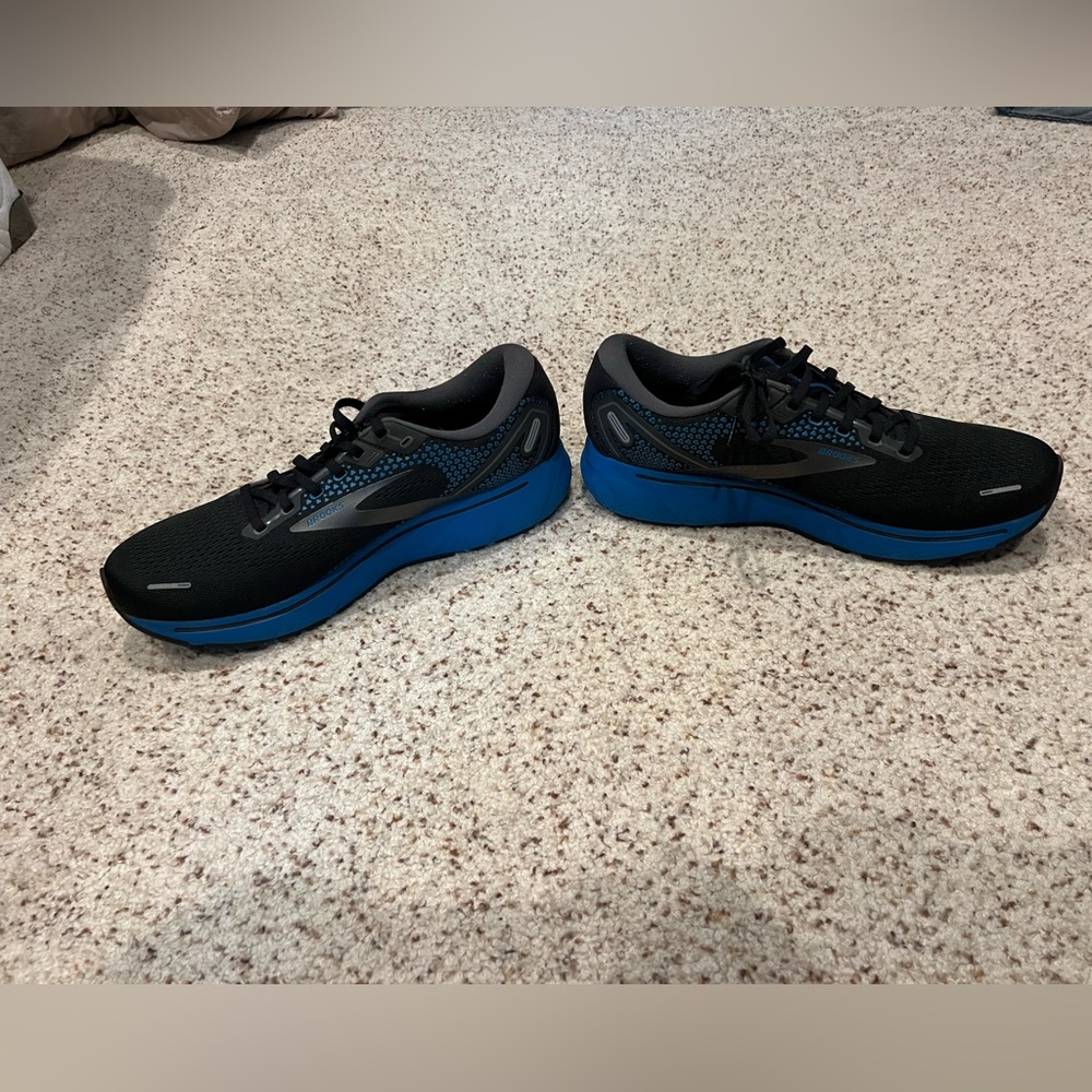 Brooks Ghost 14 running shoes men's size 11.5 Wide (2E) sneakers